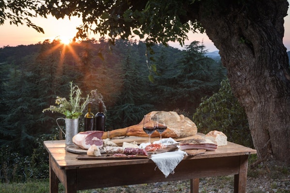degustacija vina in suhih mesnin na Krasu